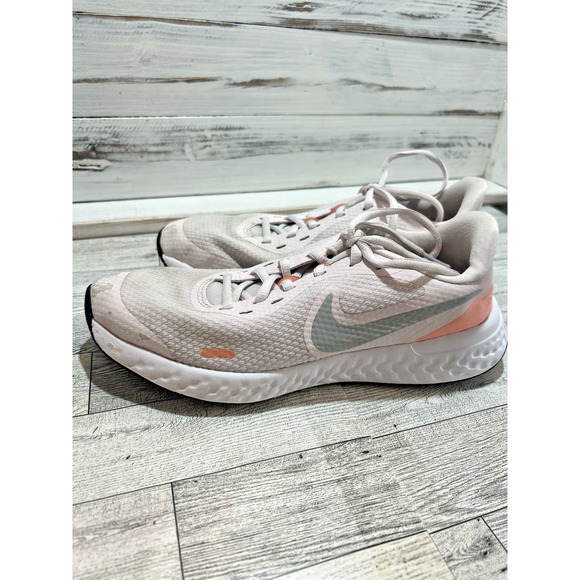 Nike sneakers Revolution 5 Womens Size 6Youth Pink White Black - Picture 3 of 9